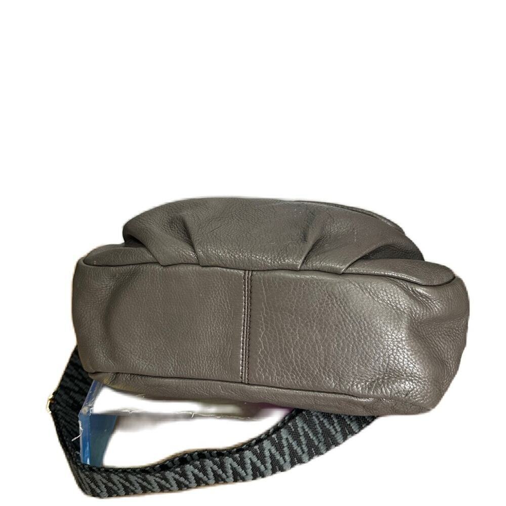 ★ EUC Marc Jacobs Pebble Leather Gray Crossbody Handbag Purse - Picture 4 of 16